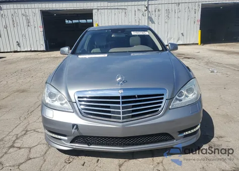2013 Mercedes-Benz S 550 z USA, uszkodzony, nr VIN WDDNG7DB7DA494143